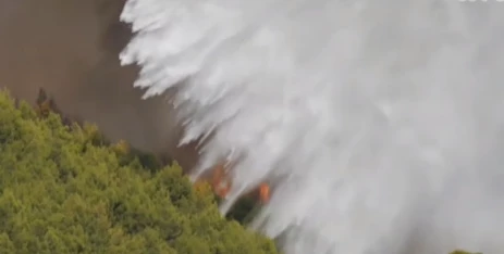 Μάχη με τις φλόγες το ξημέρωμα στη Ζάκυνθο